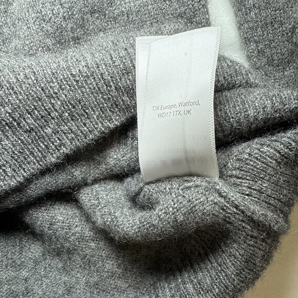 Tahari Gray 100% 2-Ply Cashmere V Neck Knit Sweater Womens Size Medium EUC - Picture 6 of 15